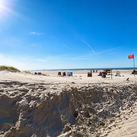 Ferienwohnung Amrum In Top-Lage Nur Wenige Minuten Zum Strand Terrasse & Wlan Apartment
